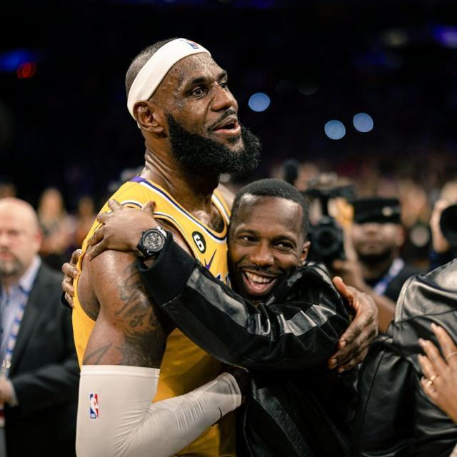 意昂体育官网-富保罗辟谣联手詹姆斯买NBA球队：我真的买不起